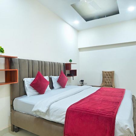 Chowdhry Tourist Lodge - New Delhi Railway Station - 2 Minutes Walk Nova Deli Exterior foto