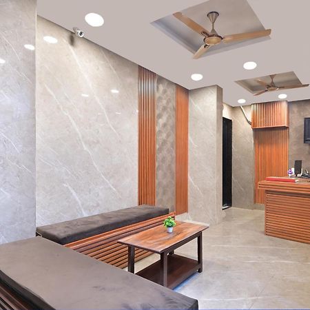 Chowdhry Tourist Lodge - New Delhi Railway Station - 2 Minutes Walk Nova Deli Exterior foto