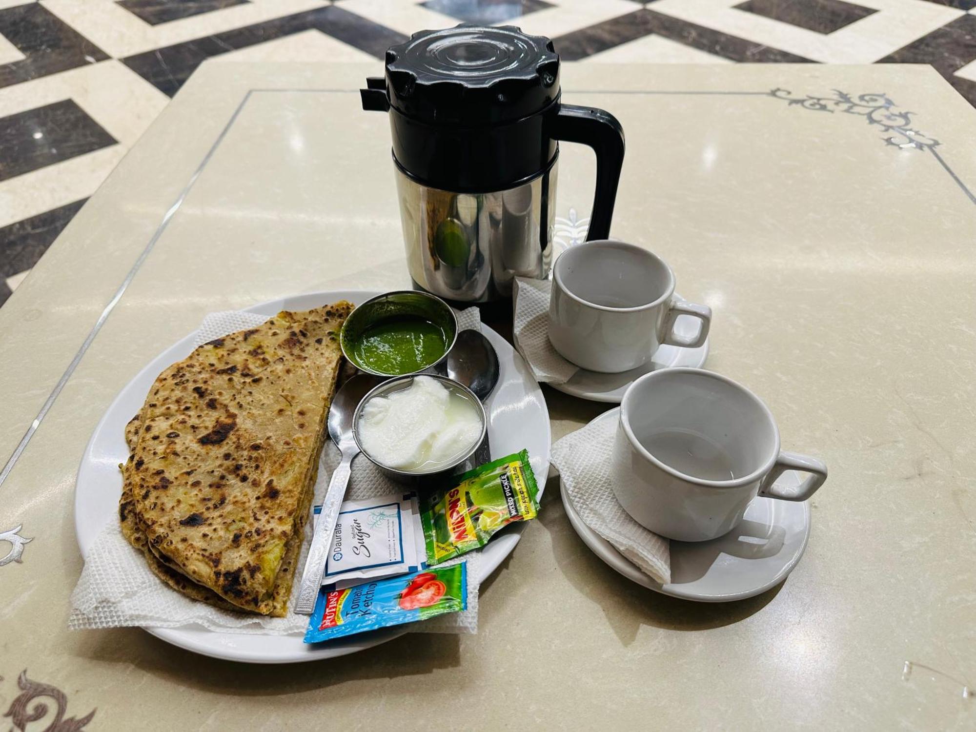 Chowdhry Tourist Lodge - New Delhi Railway Station - 2 Minutes Walk Nova Deli Exterior foto