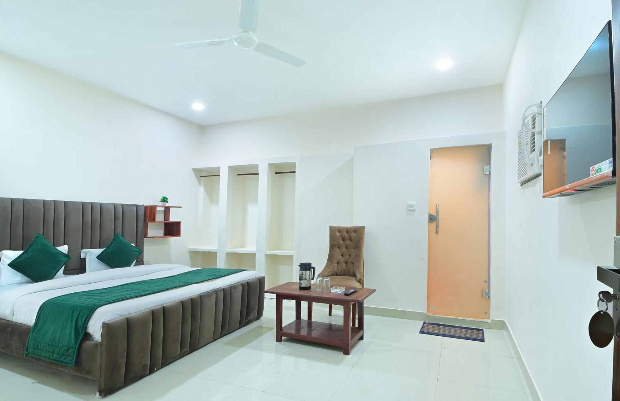 Chowdhry Tourist Lodge - New Delhi Railway Station - 2 Minutes Walk Nova Deli Exterior foto