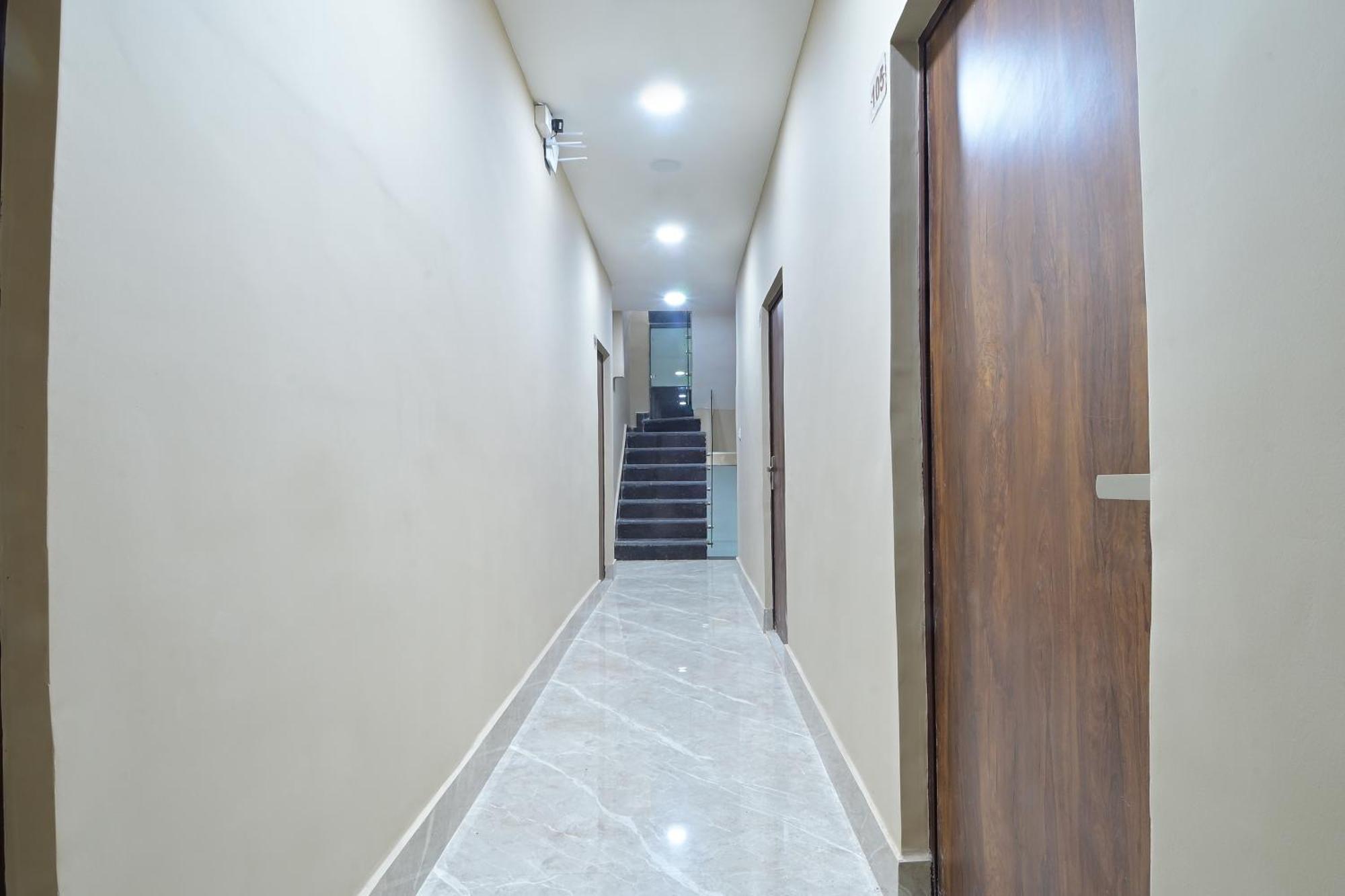 Chowdhry Tourist Lodge - New Delhi Railway Station - 2 Minutes Walk Nova Deli Exterior foto