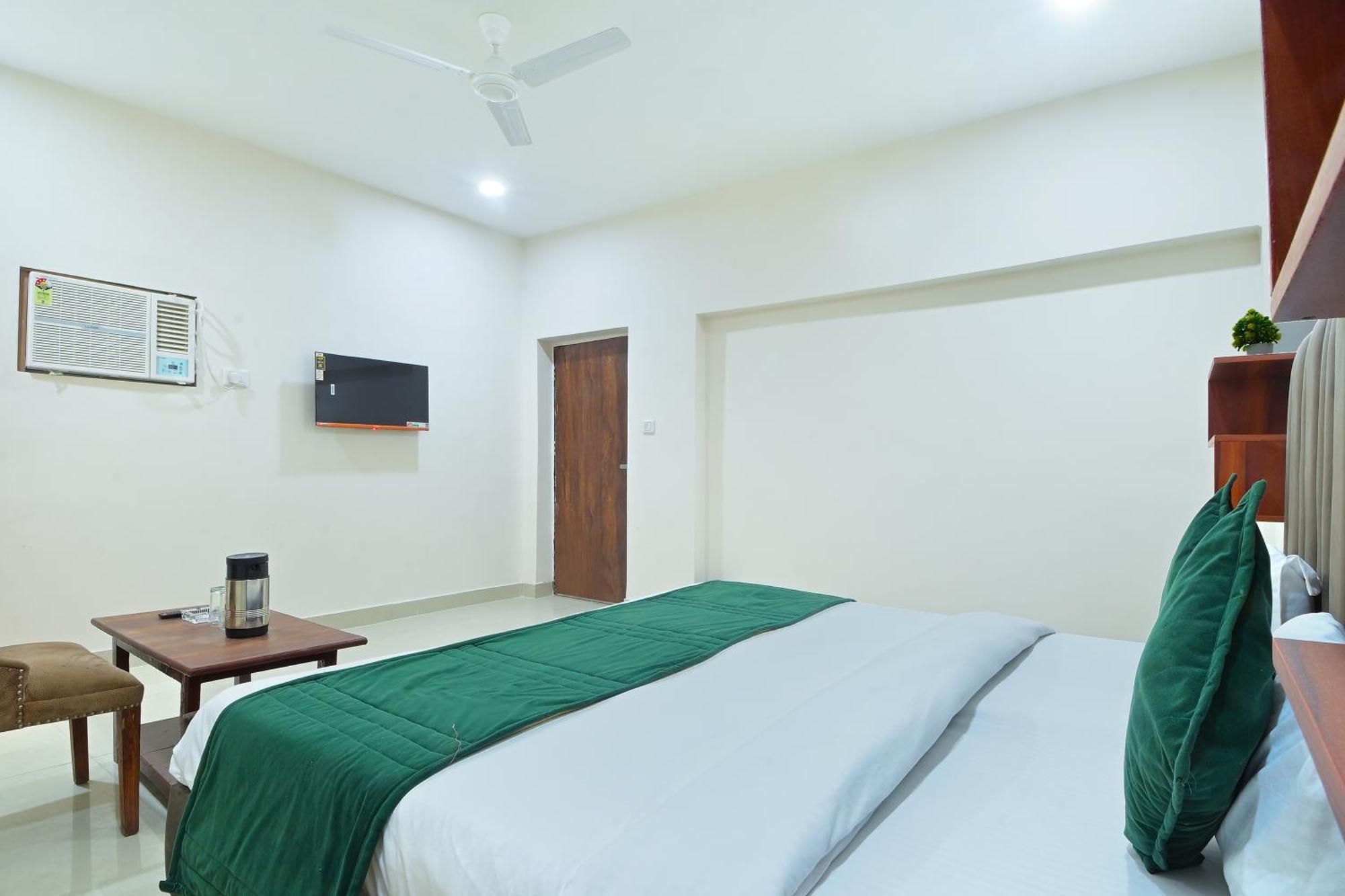 Chowdhry Tourist Lodge - New Delhi Railway Station - 2 Minutes Walk Nova Deli Exterior foto