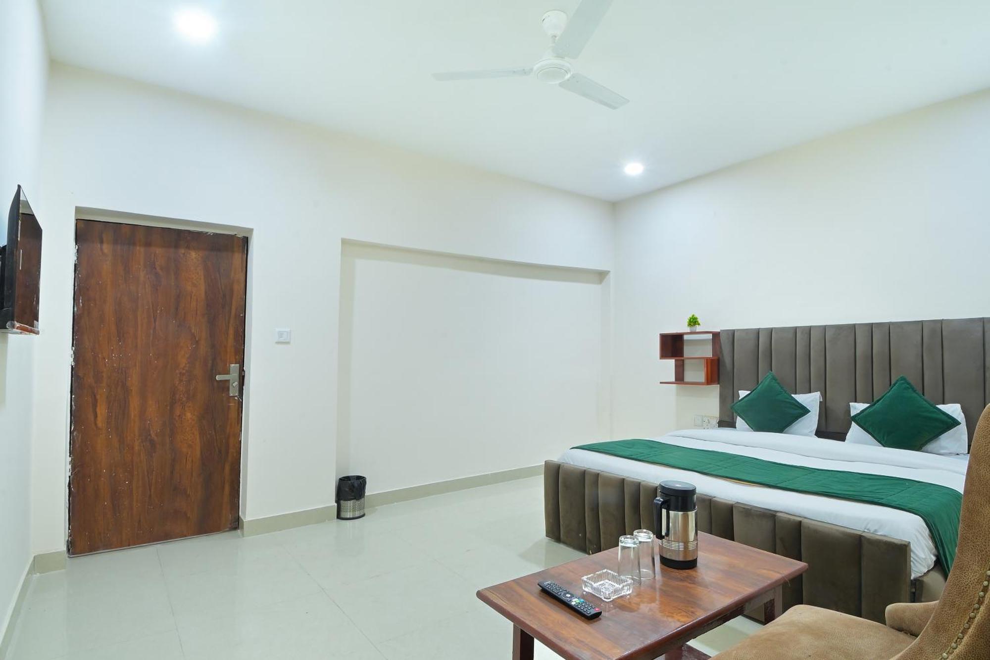 Chowdhry Tourist Lodge - New Delhi Railway Station - 2 Minutes Walk Nova Deli Exterior foto