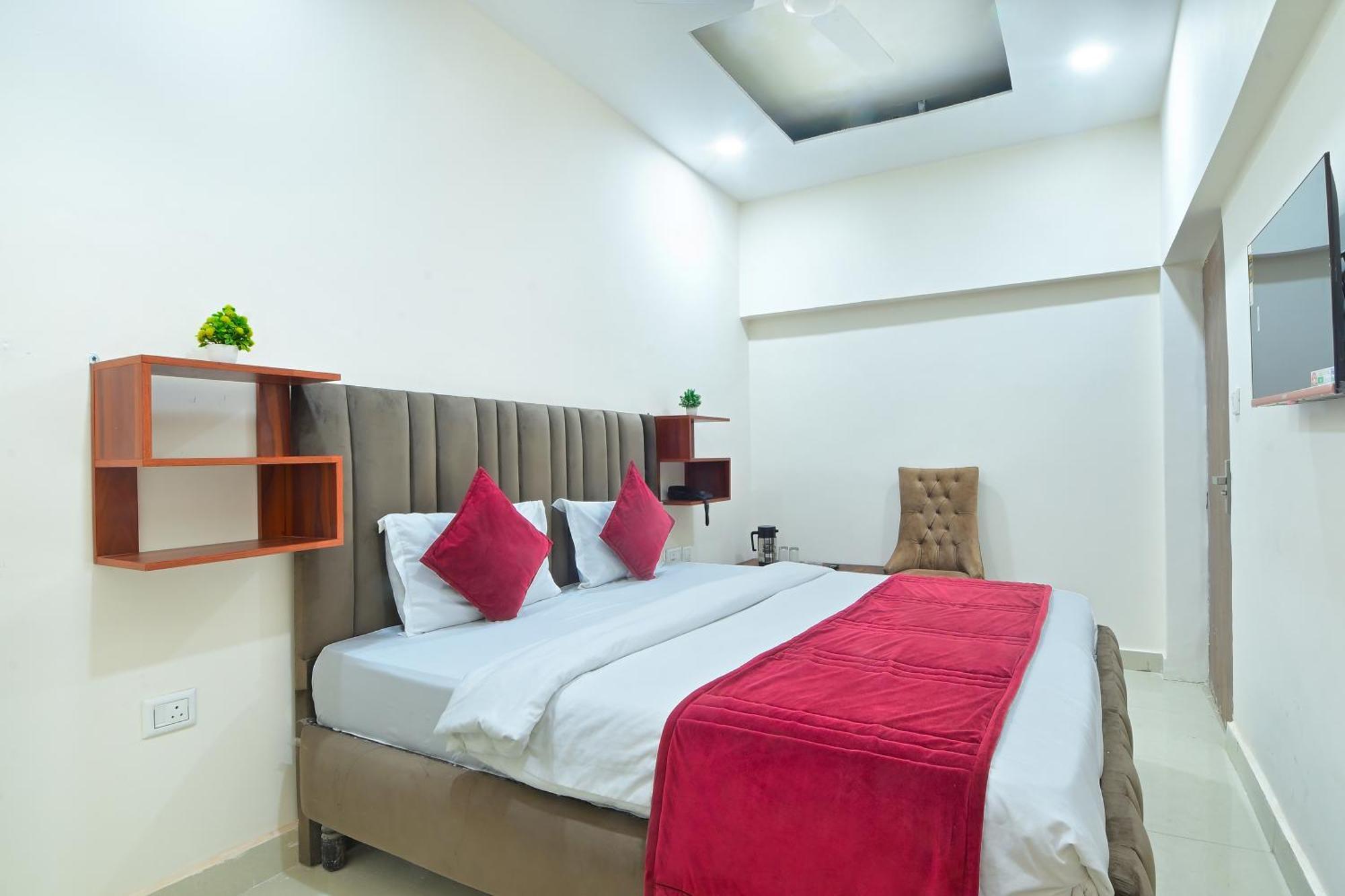 Chowdhry Tourist Lodge - New Delhi Railway Station - 2 Minutes Walk Nova Deli Exterior foto