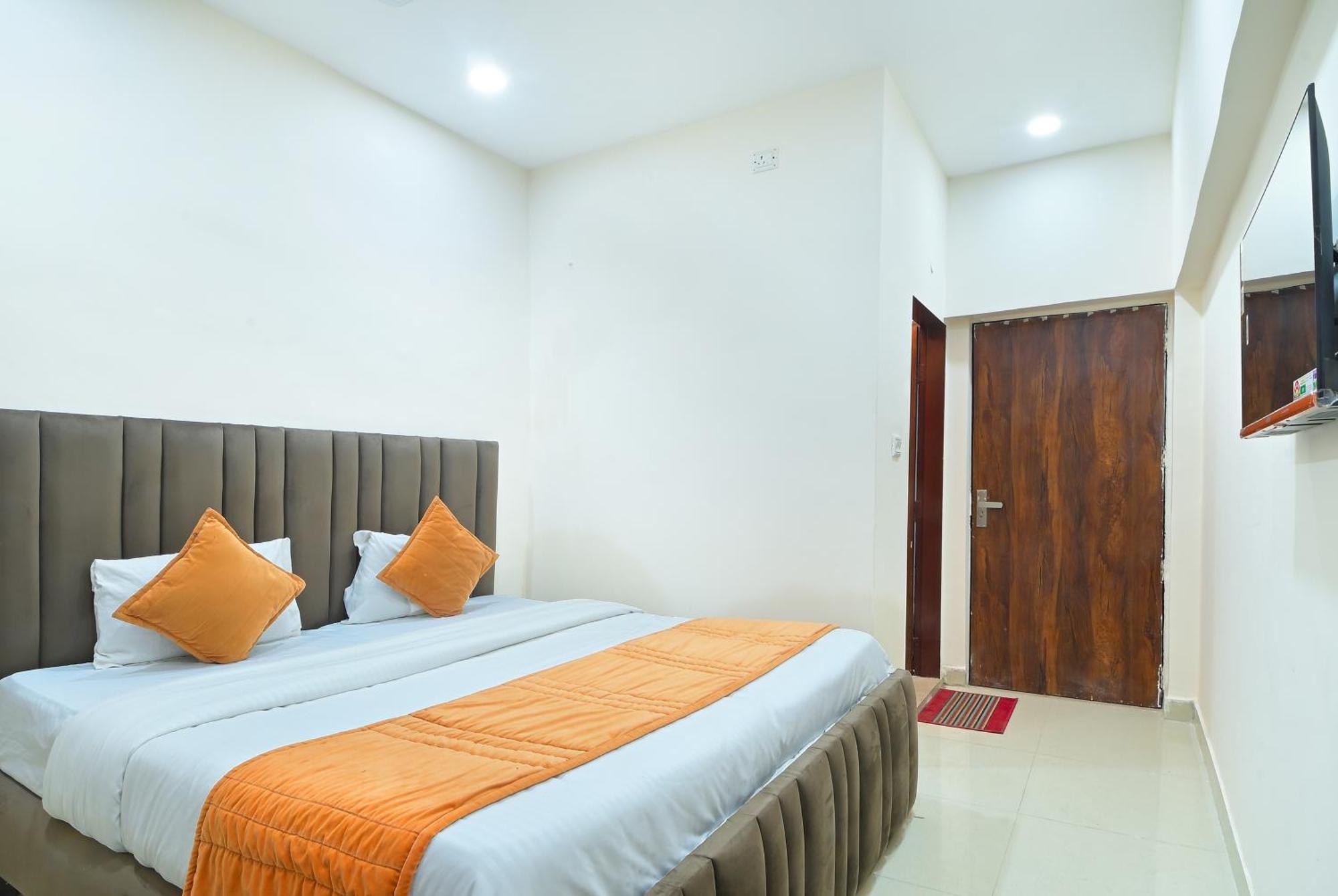 Chowdhry Tourist Lodge - New Delhi Railway Station - 2 Minutes Walk Nova Deli Exterior foto