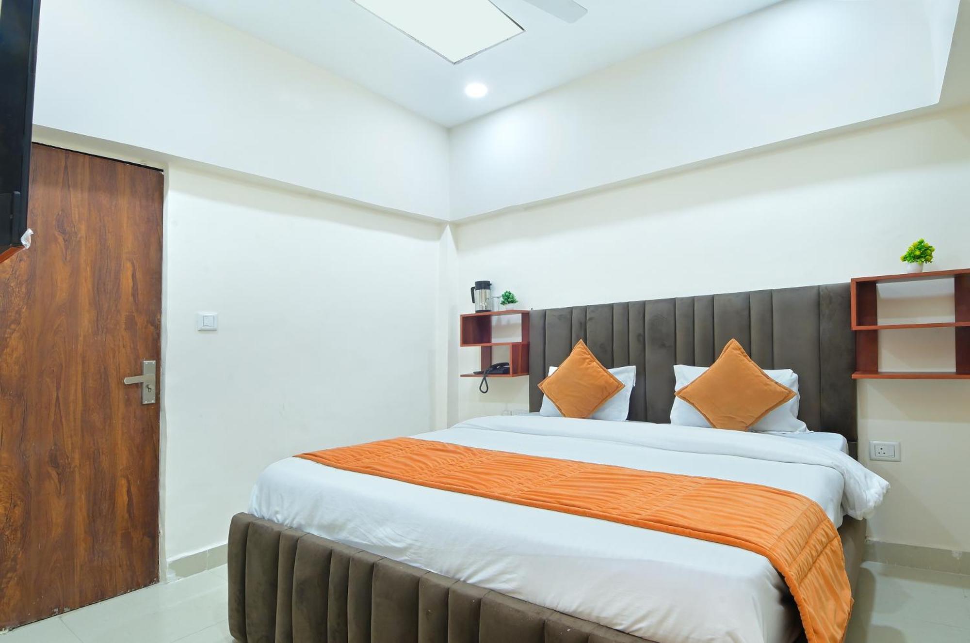 Chowdhry Tourist Lodge - New Delhi Railway Station - 2 Minutes Walk Nova Deli Exterior foto