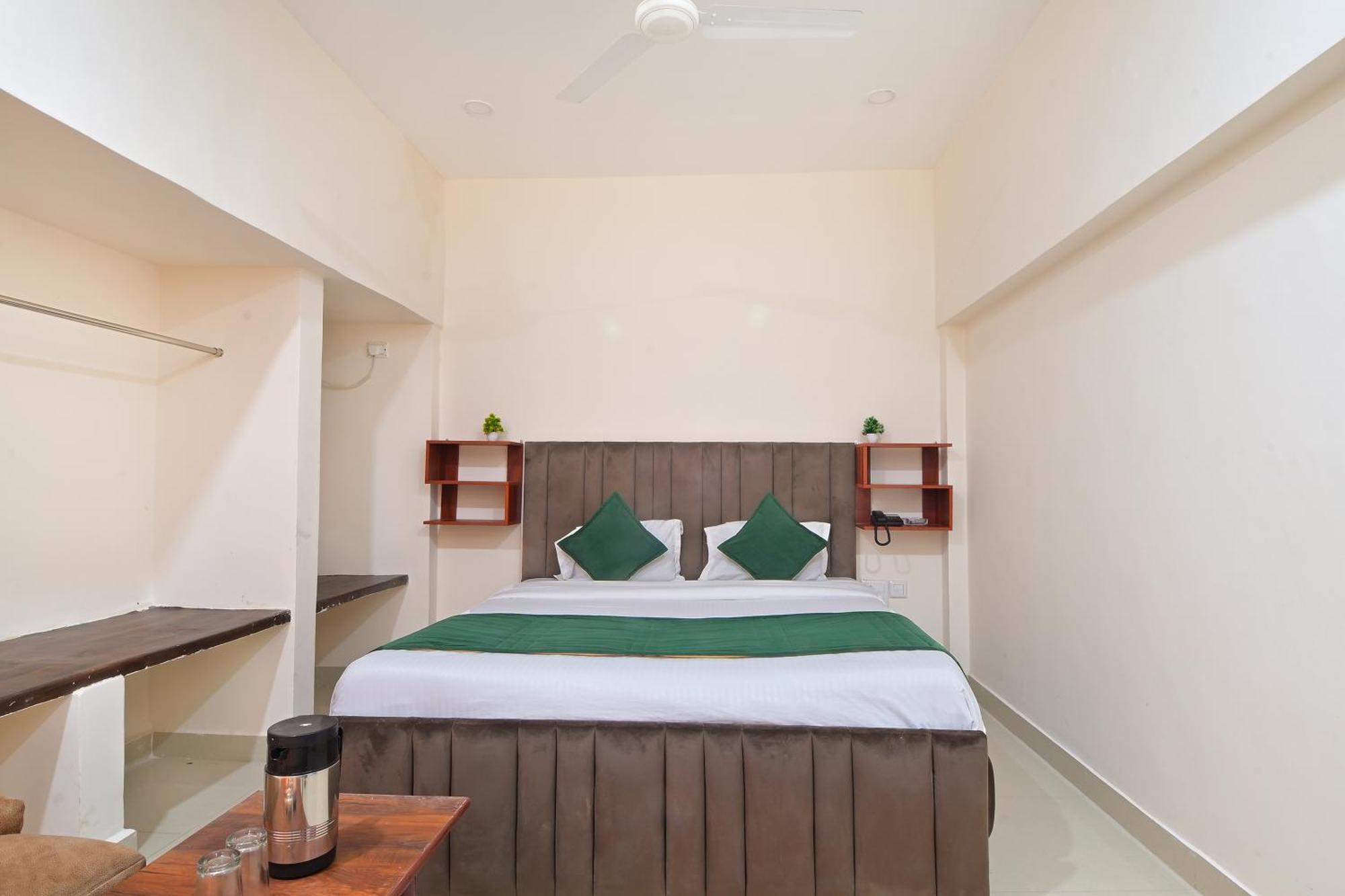 Chowdhry Tourist Lodge - New Delhi Railway Station - 2 Minutes Walk Nova Deli Exterior foto