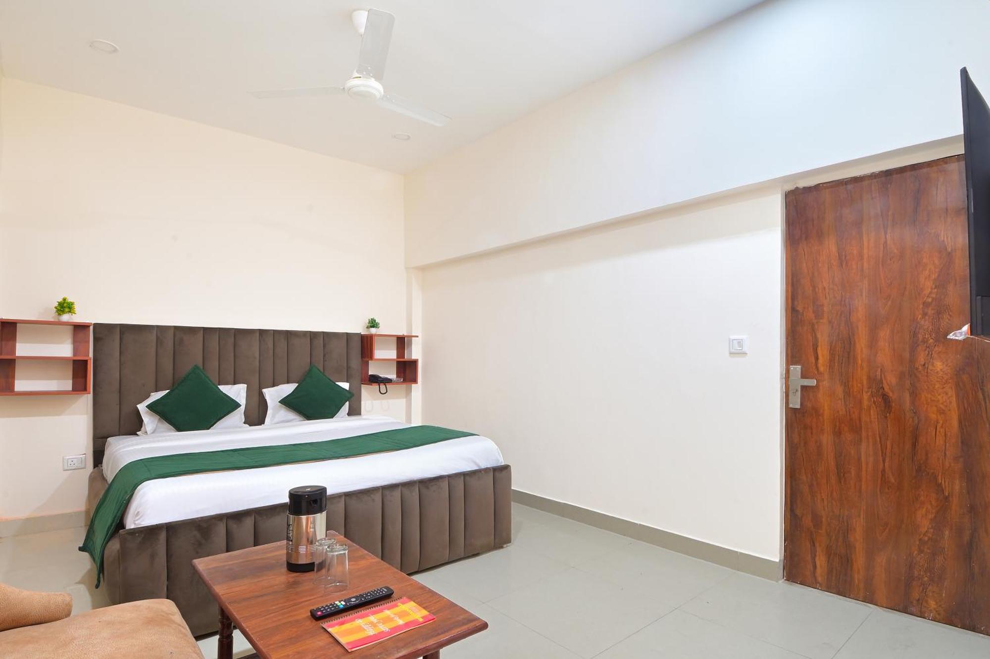Chowdhry Tourist Lodge - New Delhi Railway Station - 2 Minutes Walk Nova Deli Exterior foto