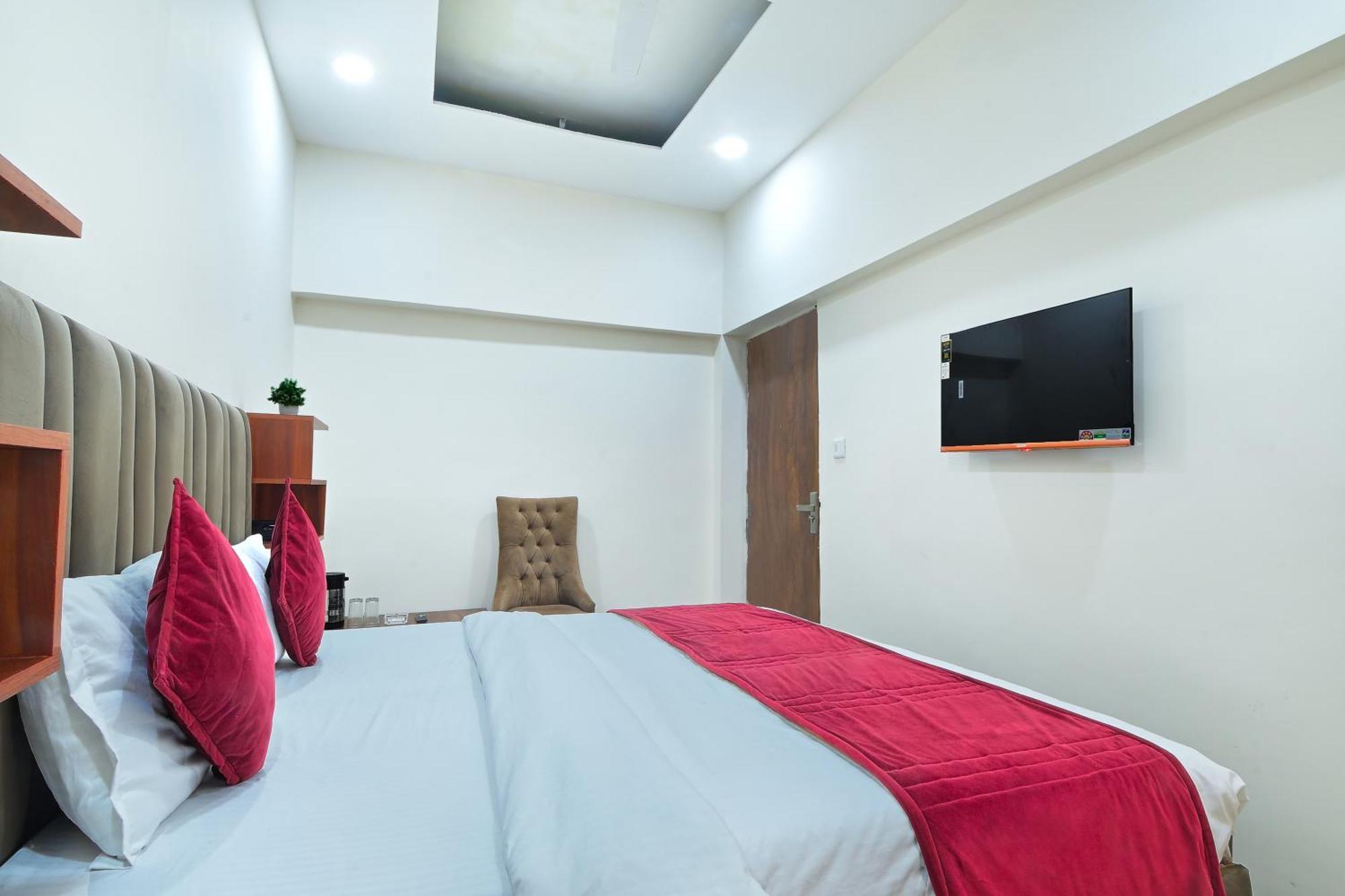 Chowdhry Tourist Lodge - New Delhi Railway Station - 2 Minutes Walk Nova Deli Exterior foto