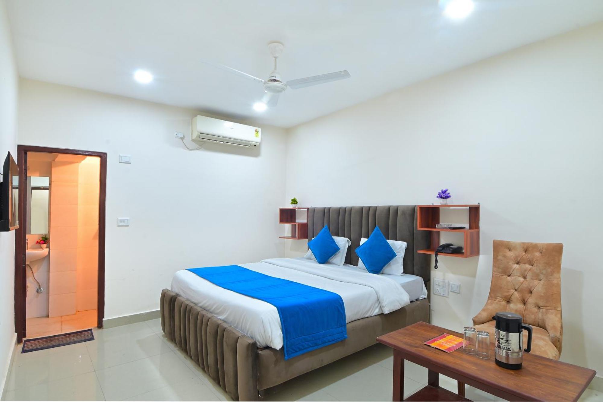 Chowdhry Tourist Lodge - New Delhi Railway Station - 2 Minutes Walk Nova Deli Exterior foto