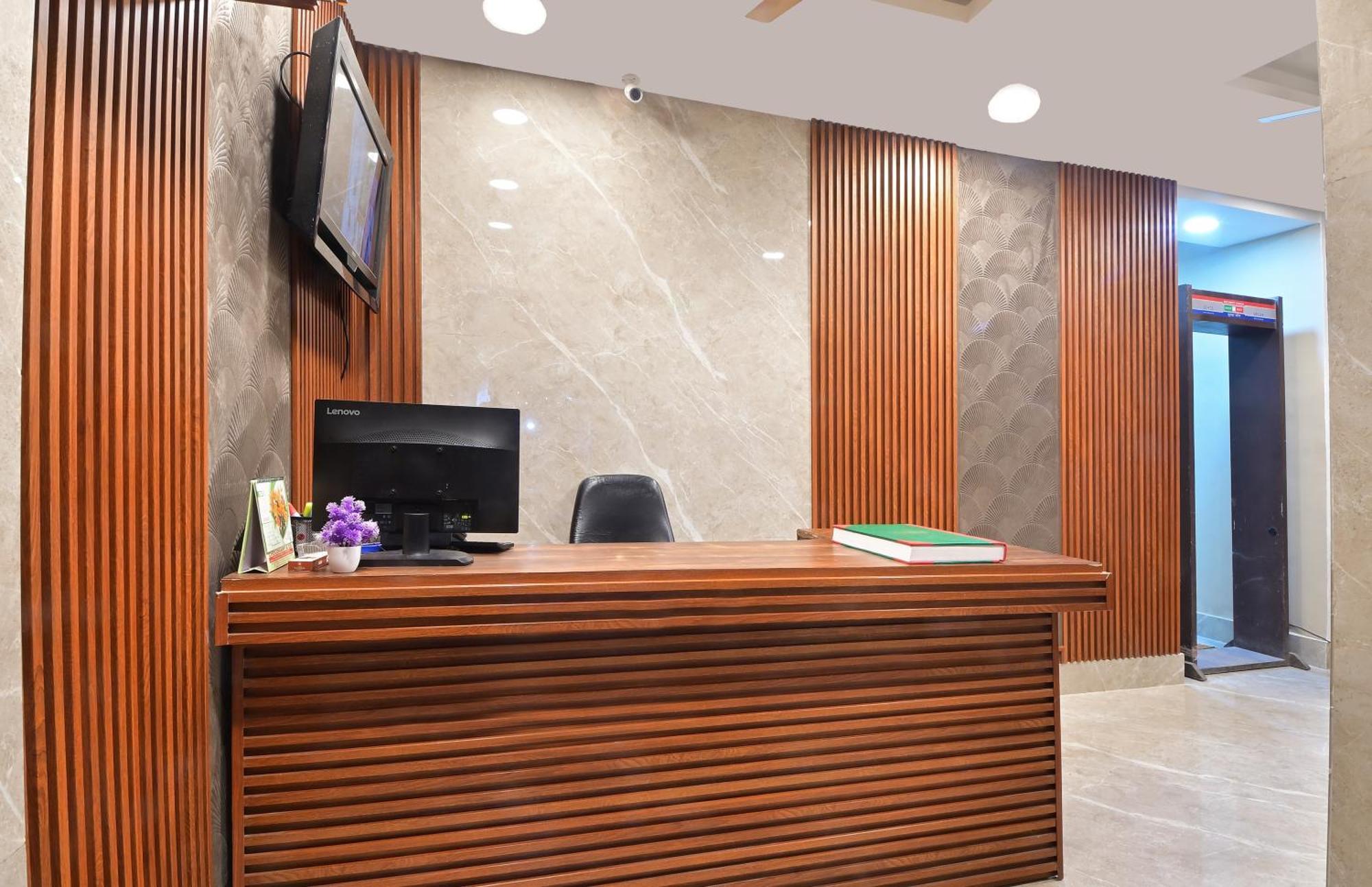 Chowdhry Tourist Lodge - New Delhi Railway Station - 2 Minutes Walk Nova Deli Exterior foto