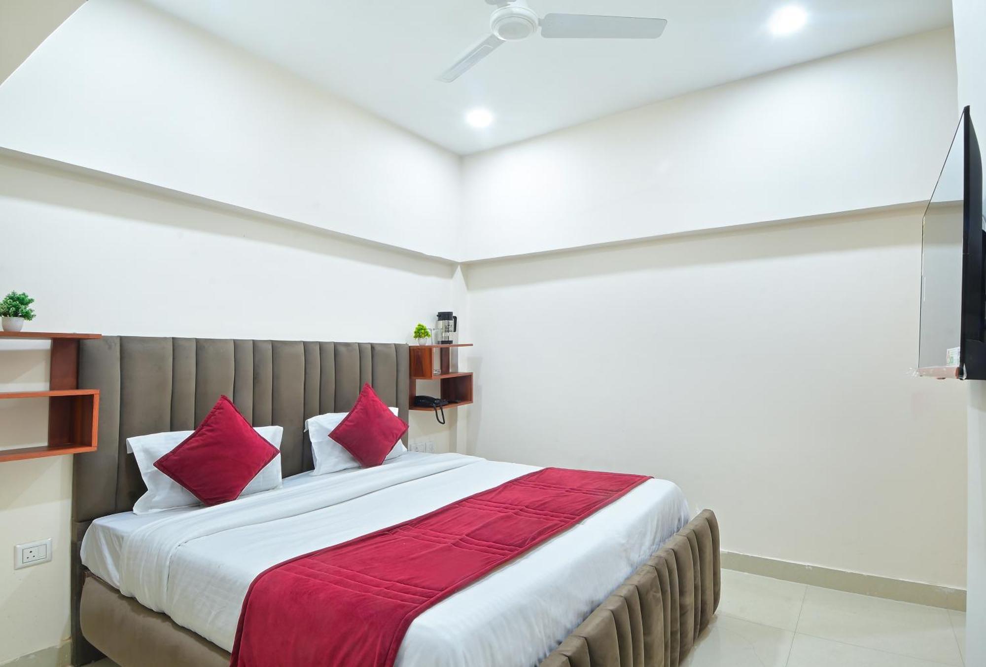 Chowdhry Tourist Lodge - New Delhi Railway Station - 2 Minutes Walk Nova Deli Exterior foto