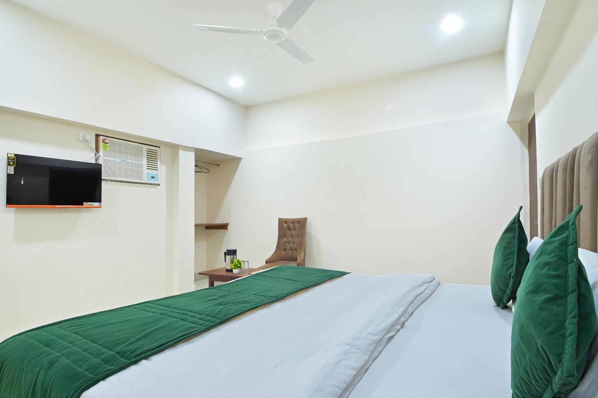 Chowdhry Tourist Lodge - New Delhi Railway Station - 2 Minutes Walk Nova Deli Exterior foto